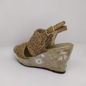 Sandalia cuña trenzada beige