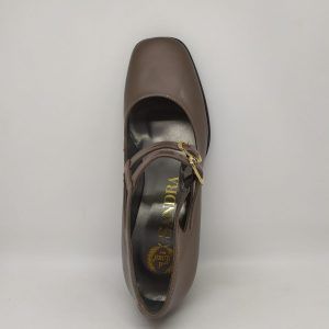 Zapato tacón pulseras charol taupe