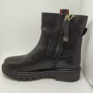 Botín negro detalle rojo Gioseppo