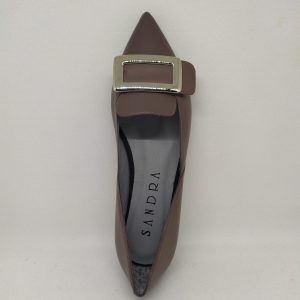 Zapato slipper taupe hebilla dorada
