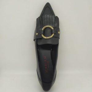 Zapato slipper negro anilla dorada